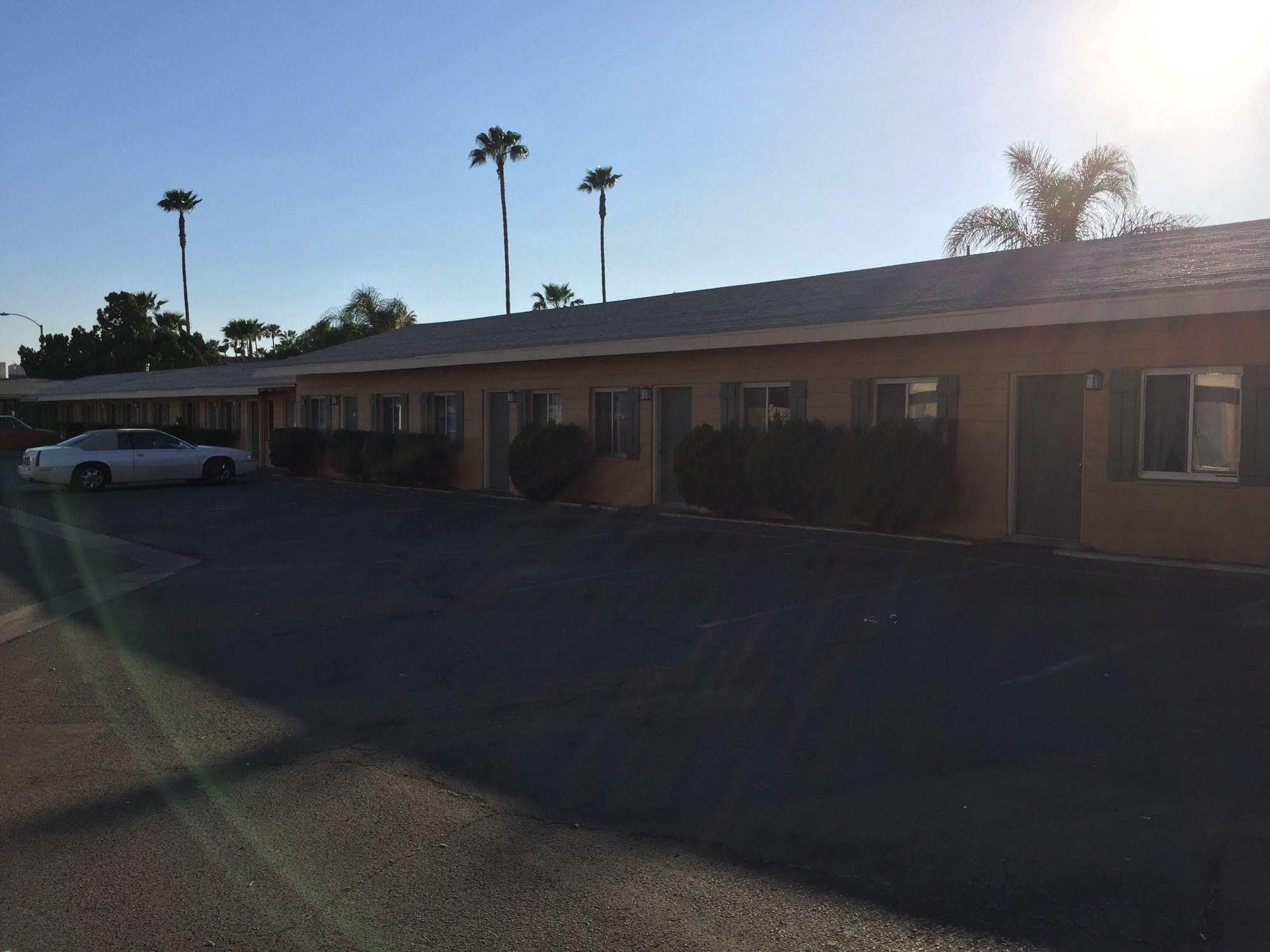 El Cajon Inn&Suites Exterior foto